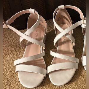 Laurmosa Girl’s Formal sandals. Size 5.